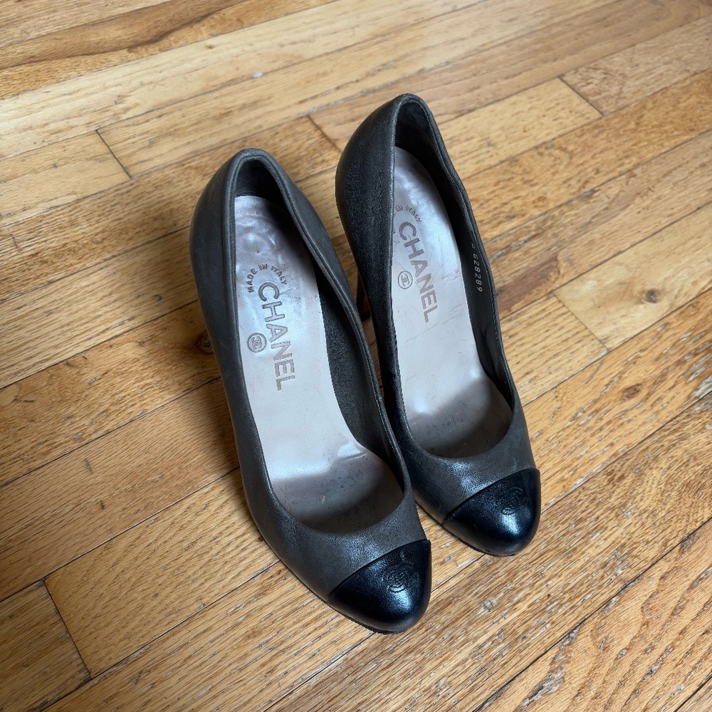 Chanel Pumps (Size 7)